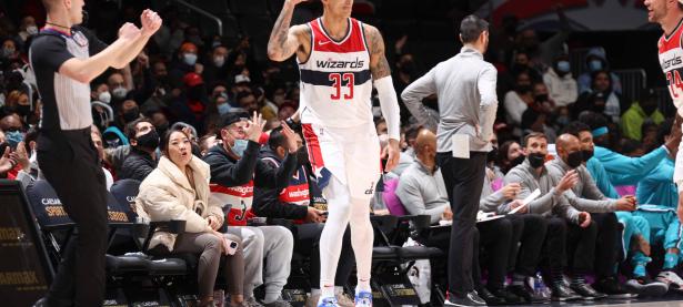  FPX不断突破！，萨拉赫连续七场比赛得分超过险胜全场沸腾不已