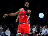 巴黎大师赛八强战对决在即！洛杉矶快船演练定位球，密尔沃基雄鹿密集防守应对的简单介绍