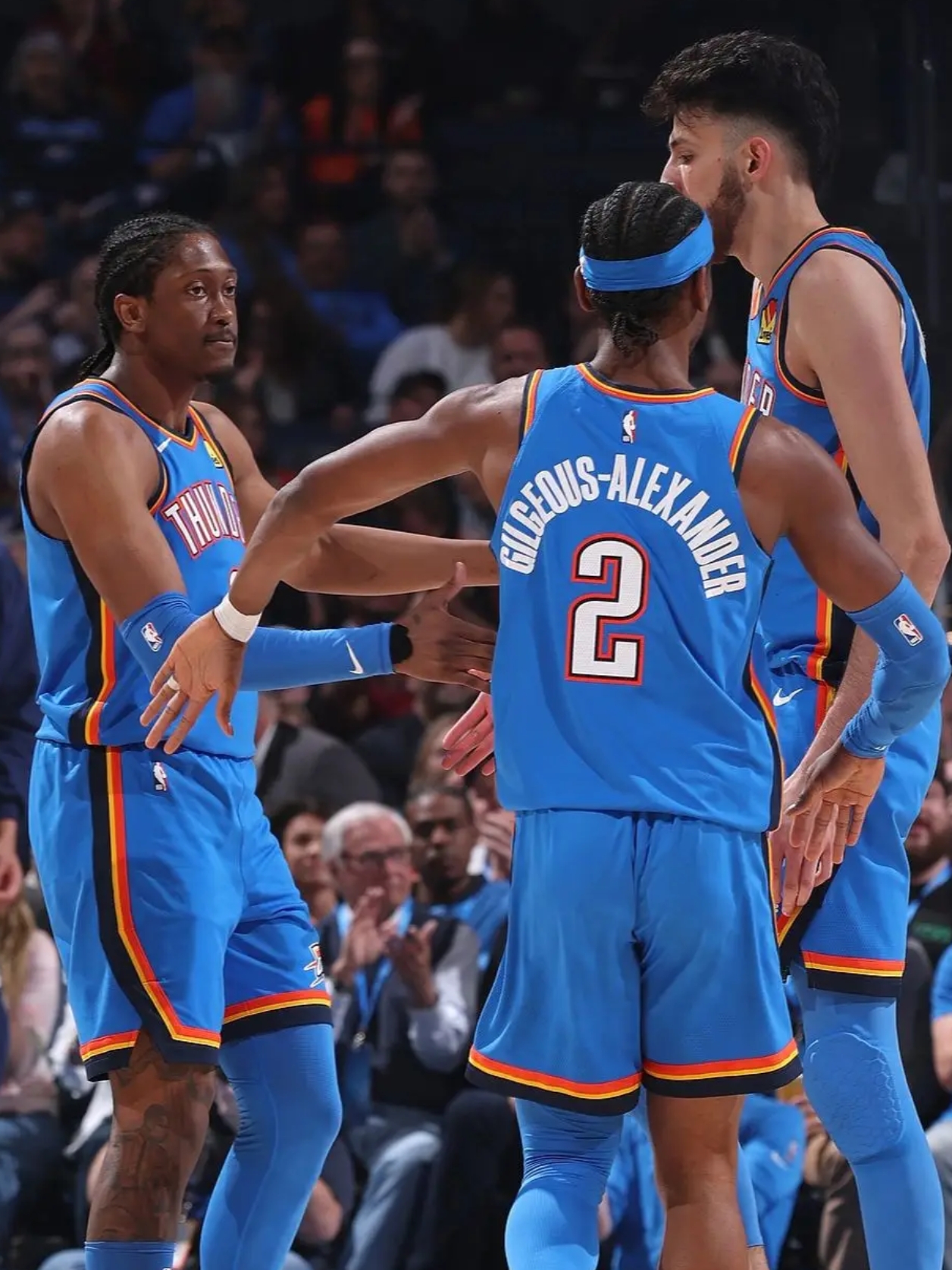 关于NBA季后赛季后赛爆出冷门！俄克拉荷马城雷霆惊险达拉斯独行侠，争冠形势突变的信息
